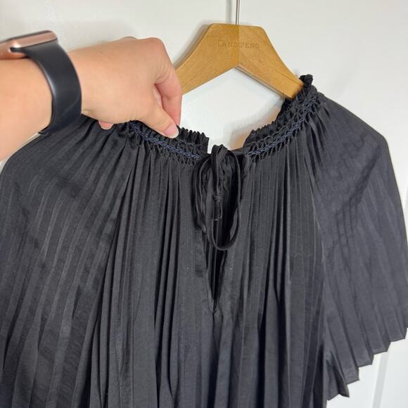 Vince Pleated Smocked Blouse Black Tie Back Size Medium - Picture 6 of 6